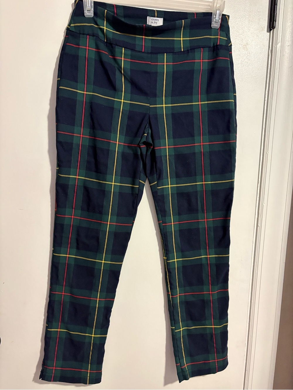 L/N Crown & Ivy Supercute Plaid Dress Capris - Size 8